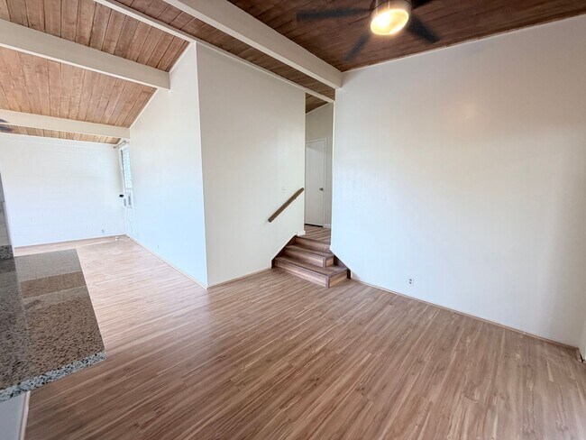 Building Photo - 1427 Puanakau St