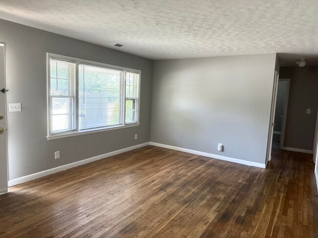 Building Photo - 1072 Hudson Ave