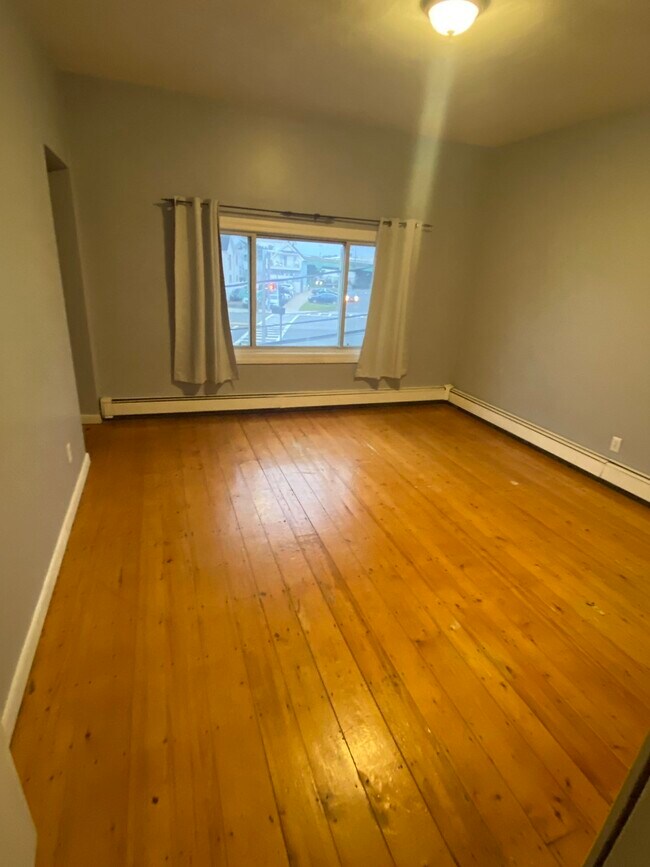 Building Photo - 455 Frankfort St