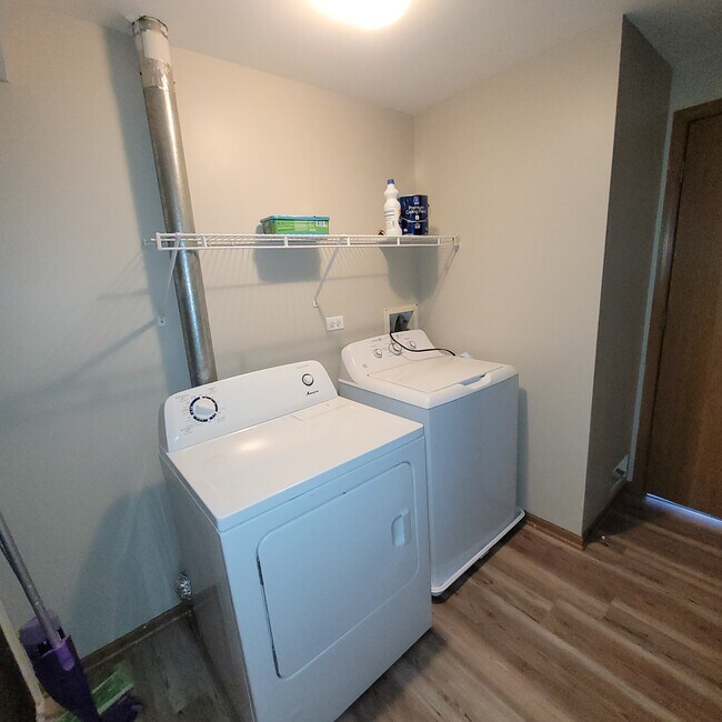 Building Photo - 1934 Heron Ave