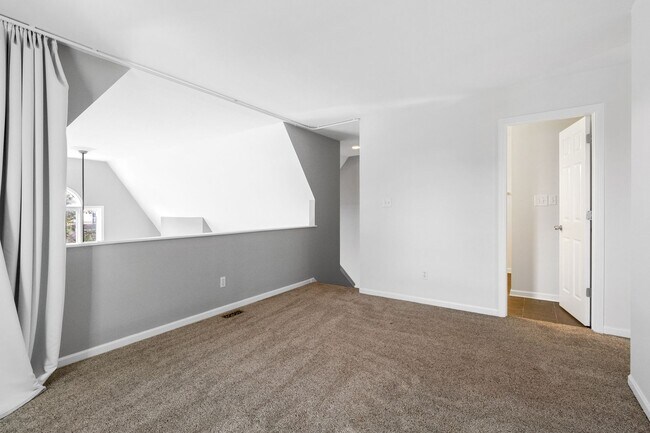 Building Photo - 4111 W Pine Blvd