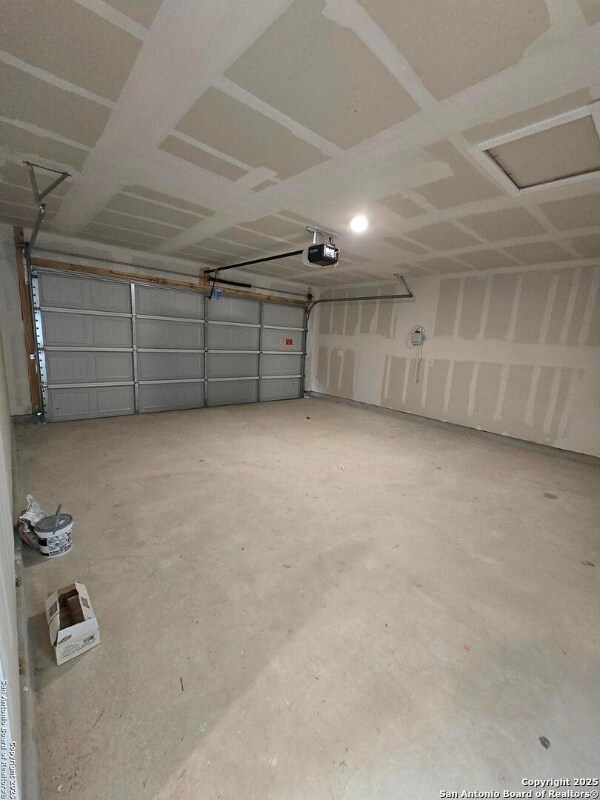 Building Photo - 463 Sarah Wy