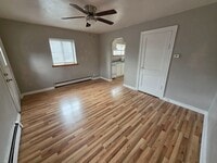 Building Photo - Studio Apartment Close to South Broadway!