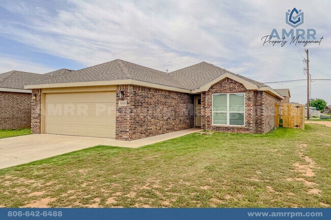 Building Photo - 4 Bedroom Available SOON!