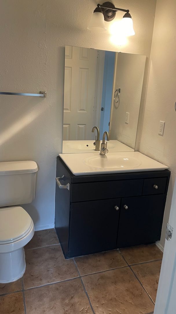 Building Photo - 2 Bedroom located in North Central Austin