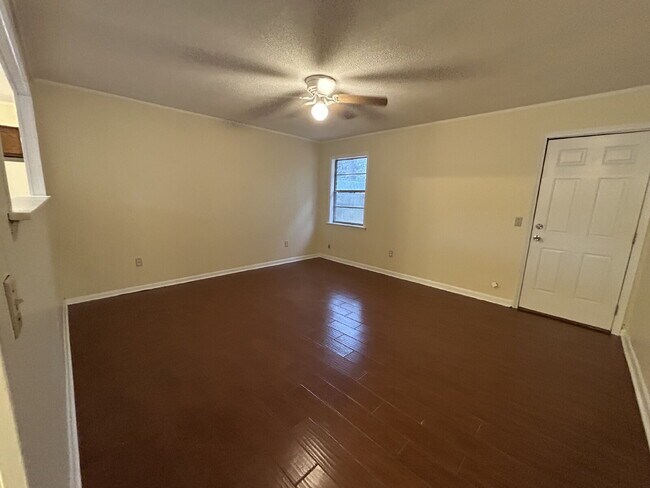 Building Photo - Home For Rent