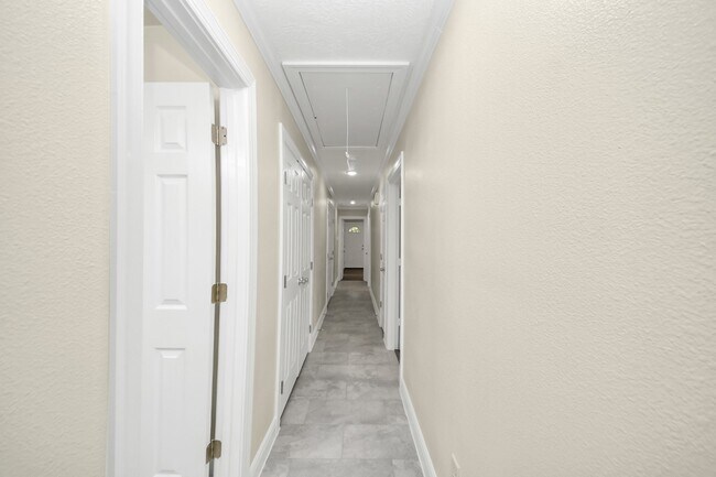 Building Photo - 7066 Villa Dr