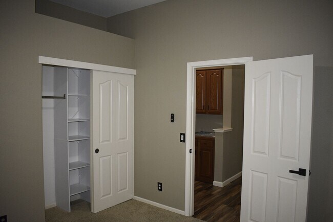 Building Photo - 42 Penelope Ct
