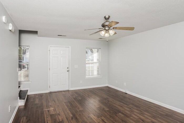 Building Photo - 612 Summerhill Dr