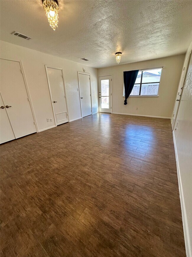 Building Photo - 17511 Possums Run Dr