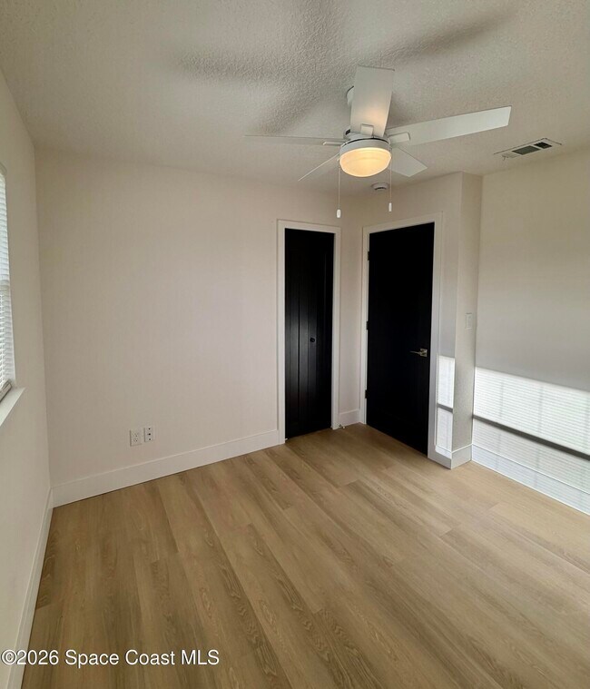 Building Photo - 557 Chantilly Dr