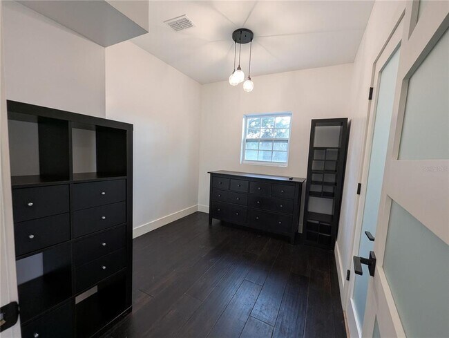 Building Photo - 974 Pinelli St