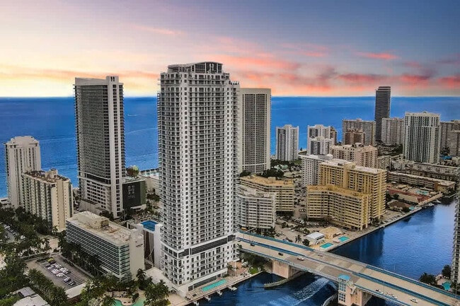 Building Photo - 4010 S Ocean Dr