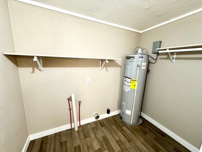 Building Photo - Recently Remodeled 3 Bedroom!