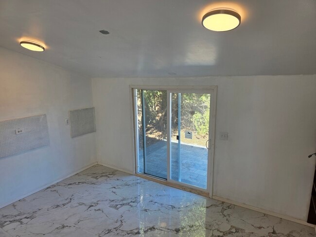 Building Photo - 122 Hawley St