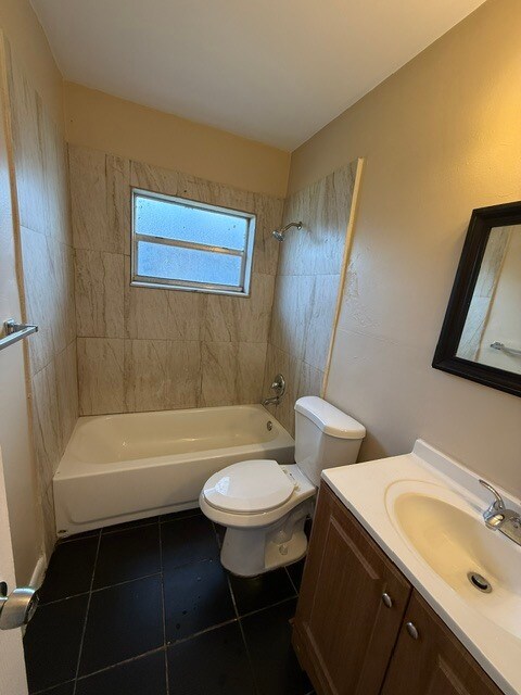 Building Photo - 3907