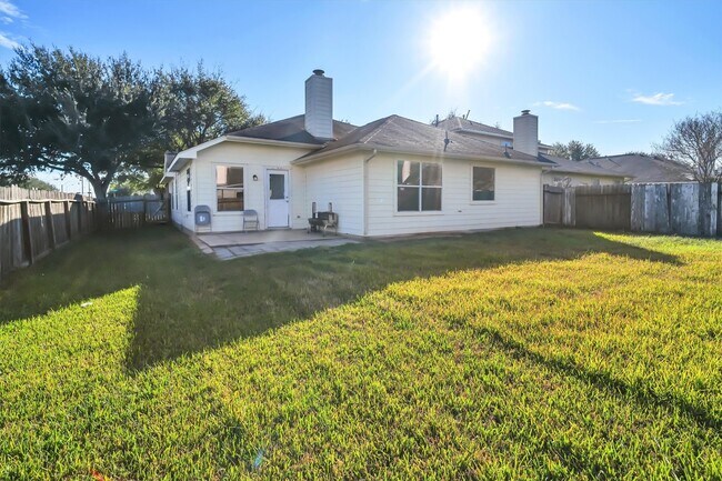 Building Photo - 835 Dracena Ct