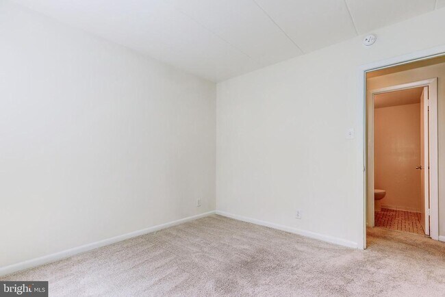 Building Photo - 6250 Edsall Rd