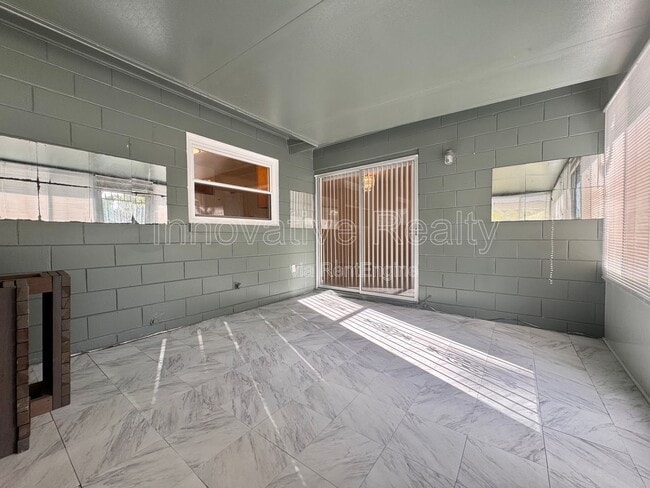 Building Photo - 1005 Bradford Dr