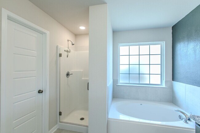 Building Photo - Welcome Home to Modern Comfort in Troy, TX!