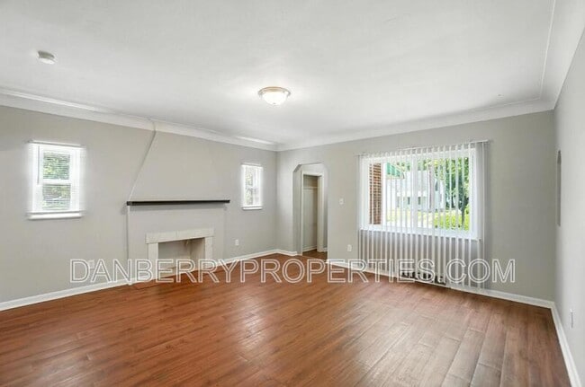 Building Photo - 822 Searles Rd