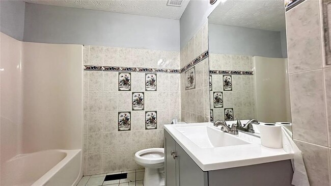 Building Photo - 641 Tower Hill Ct