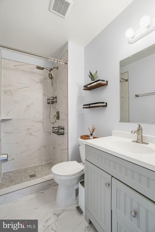 Building Photo - 9175 Broken Oak Pl