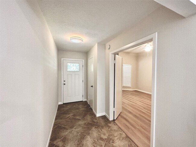 Building Photo - 15 Tremont Woods Ct