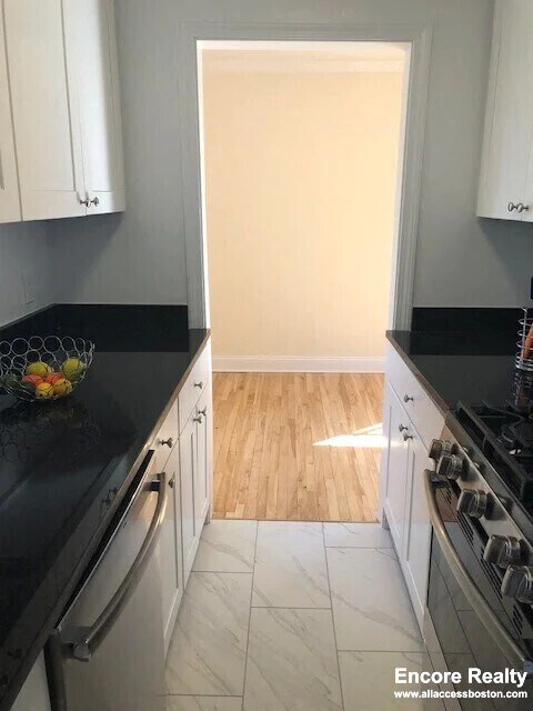 Building Photo - 72 St Paul St