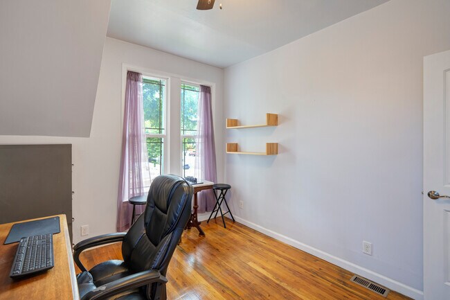 Building Photo - 603 N Spruce St