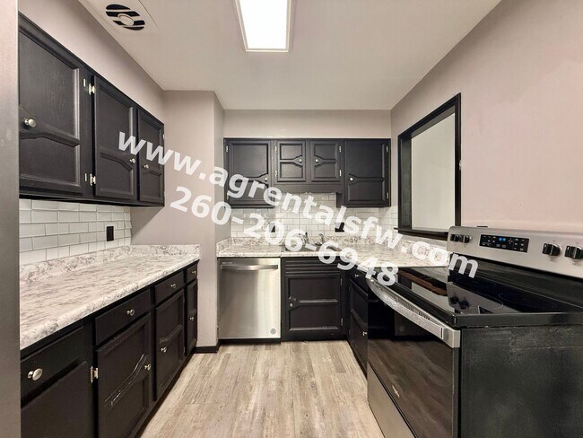 Building Photo - 3 Bedroom House
