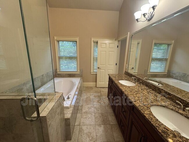 Building Photo - 3134 Chestnut Woods Dr