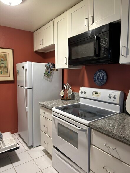 Building Photo - 5460 White Oak Ave