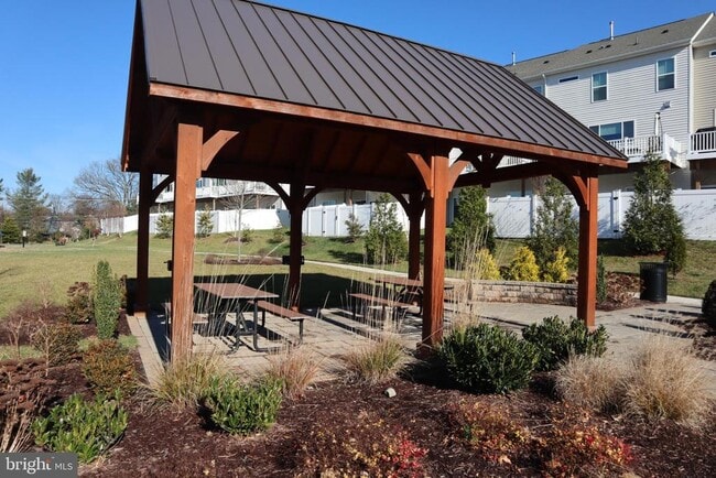 Building Photo - 585 Cross Chase Dr