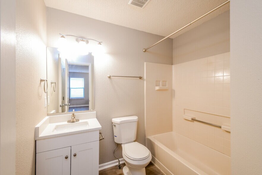 Building Photo - 16753 Aulton Dr