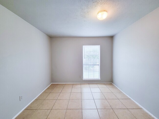 Building Photo - 24202 4 Sixes Ln