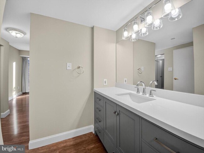 Building Photo - 1530 Key Blvd