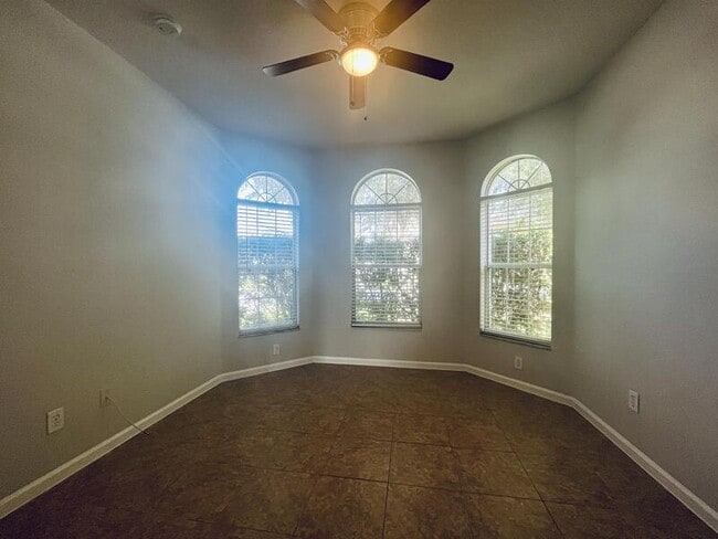 Building Photo - 414 Fern Lake Dr