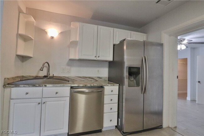 Building Photo - 305 Bougainvillea Rd W