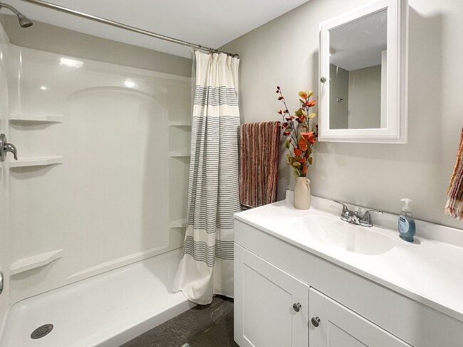 Building Photo - WINTER RENTAL 1 BED 1 BATH CONDO OCEAN AND MARSH VIEWS.