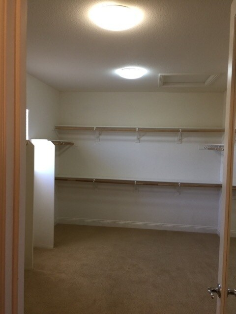 Building Photo - Manteca 4 Bedroom 1/2 bath 2 Car Garage ta...