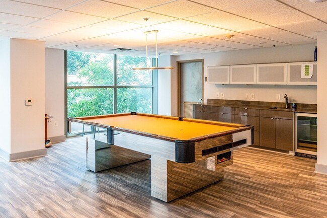 Building Photo - 800 Jackson St