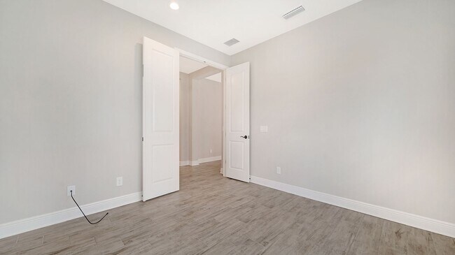 Building Photo - 4720 Willow Bend Ave