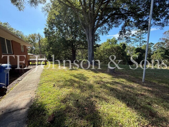 Building Photo - Three bedroom House with Large Lot in Country Setting