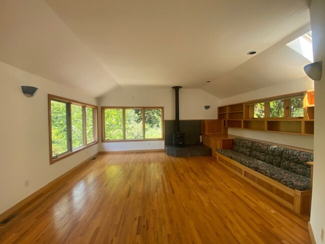 Building Photo - Private / executive 3/2 by Sequoia Park