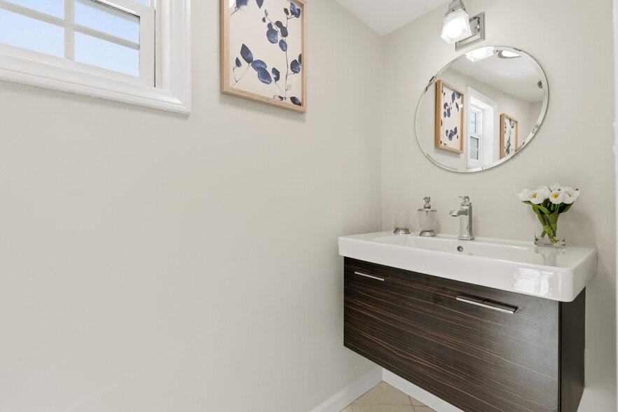 Powder Room - 274 W Laurel Ave