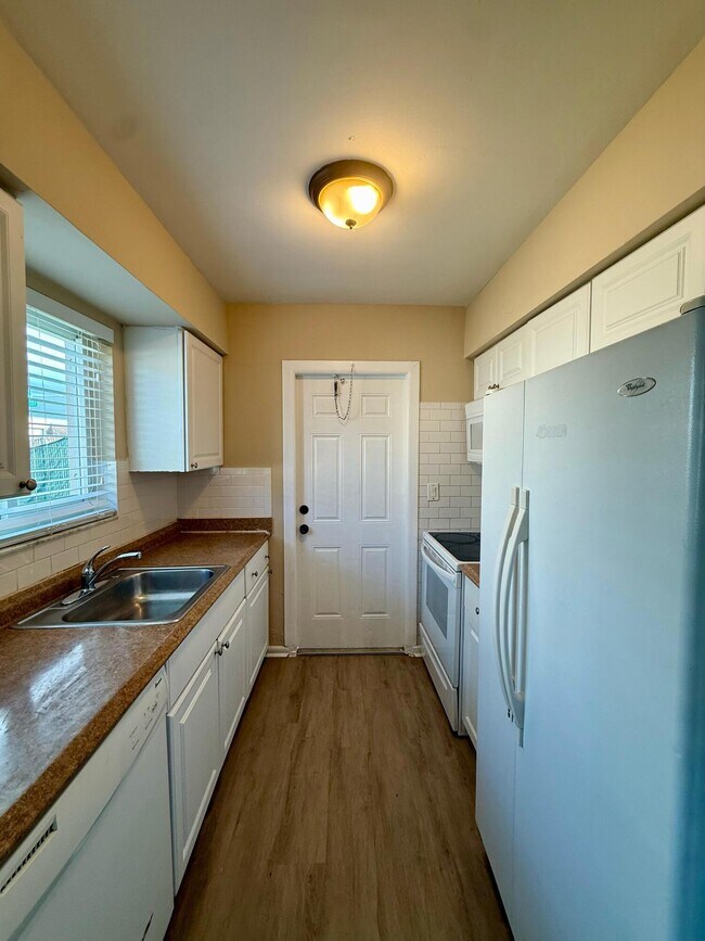 Building Photo - 2925 NE 7th Ave