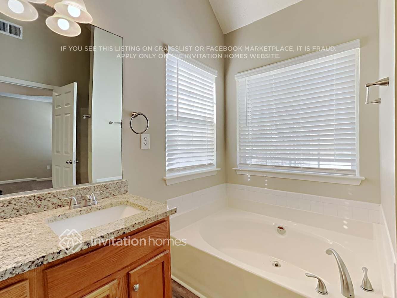 Building Photo - 321 St Charles Ave