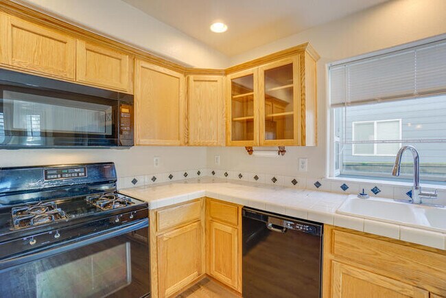 Building Photo - BEAUTIFUL FOUR BEDROOM IN CAMAS