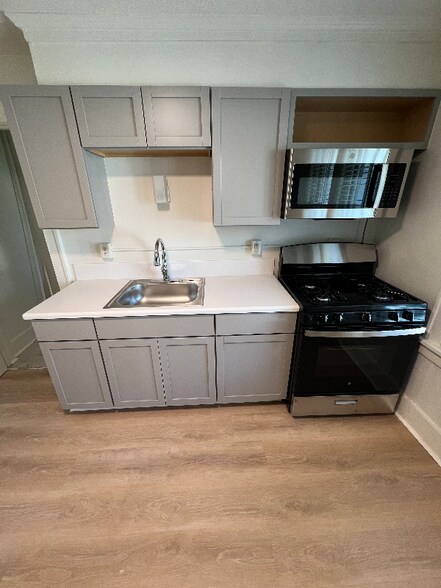 Building Photo - 420 Davis St